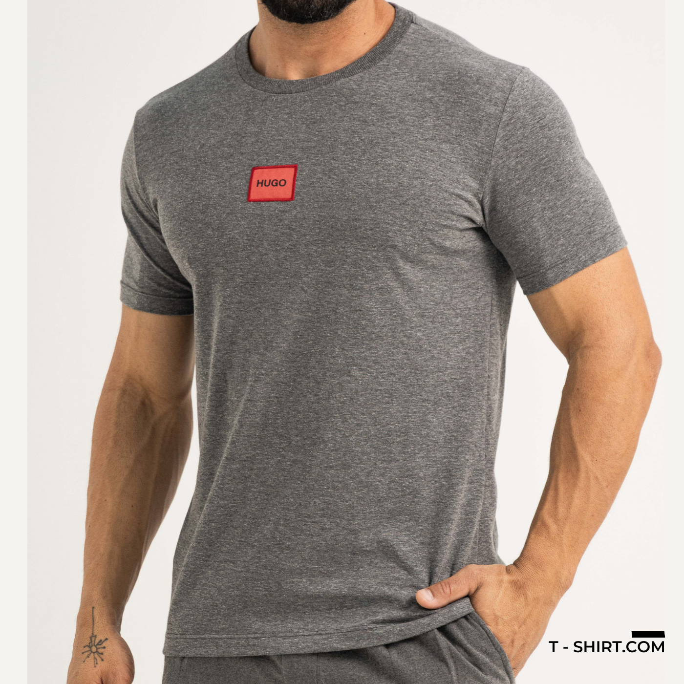 Camiseta Hugo Boss Daile Logo Vermelho