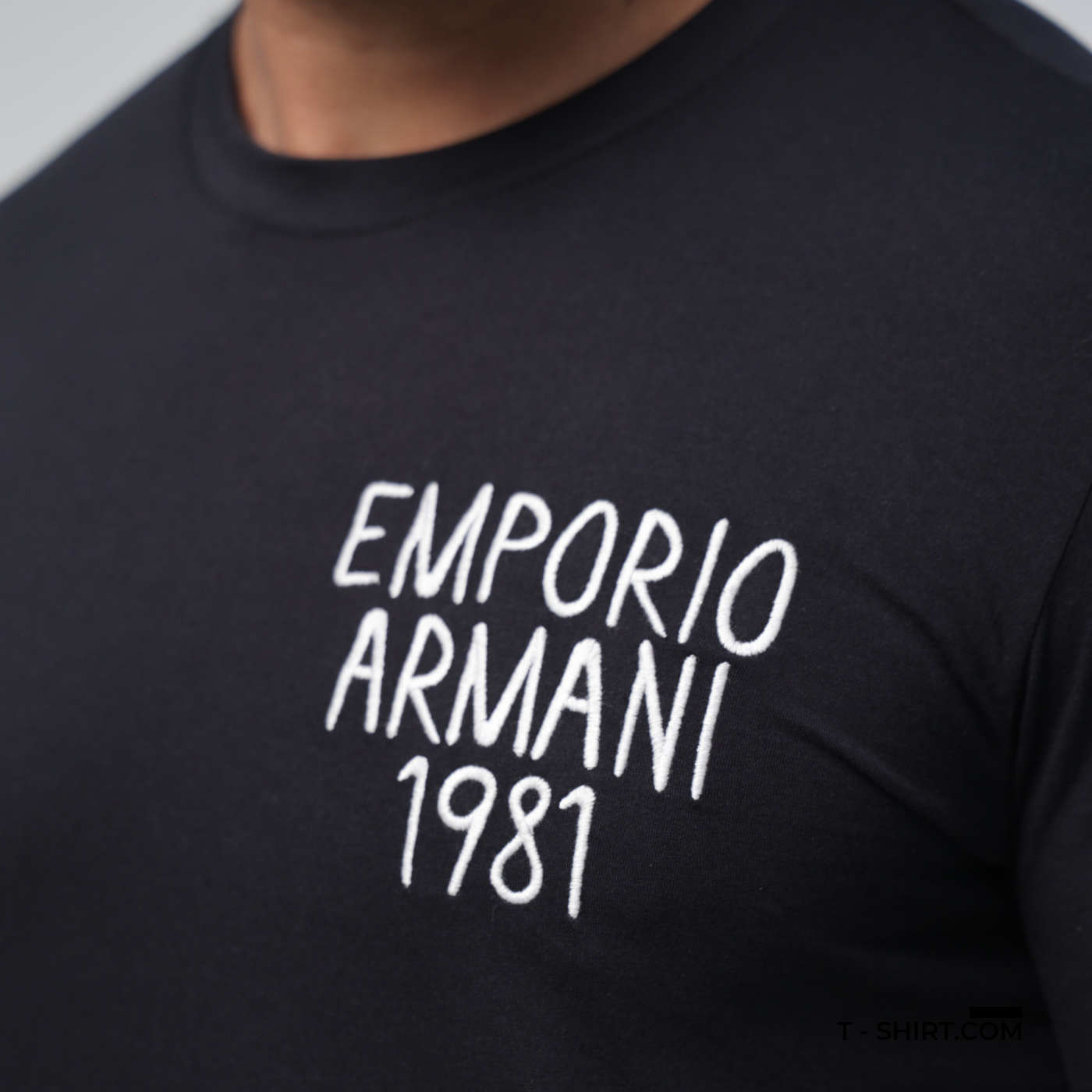 Camiseta Empório Armani Bordada 1981