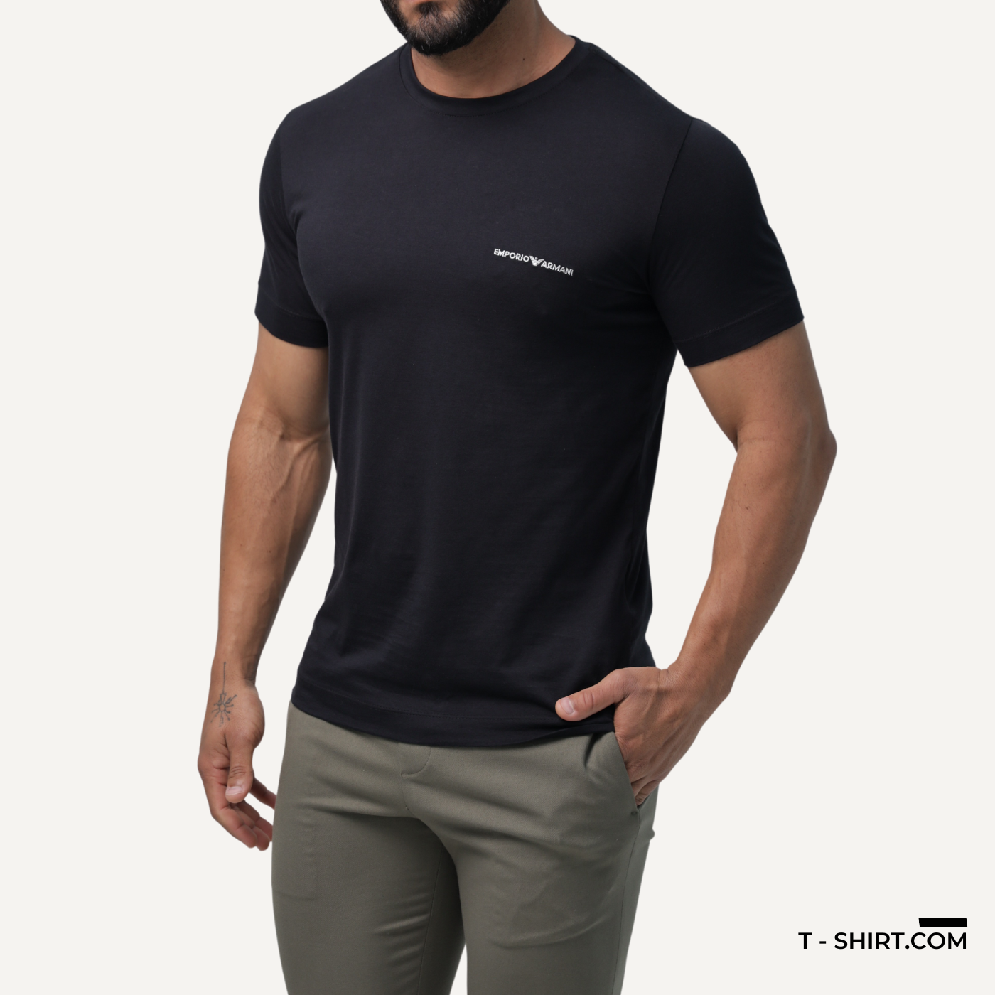 Camiseta Empório Armani Logo Bordada Básica